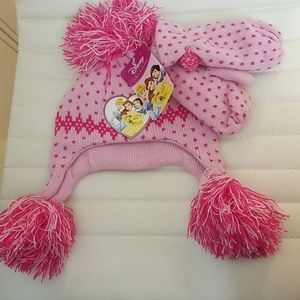NWT Disney 2PC hat and mittens - 4-6X